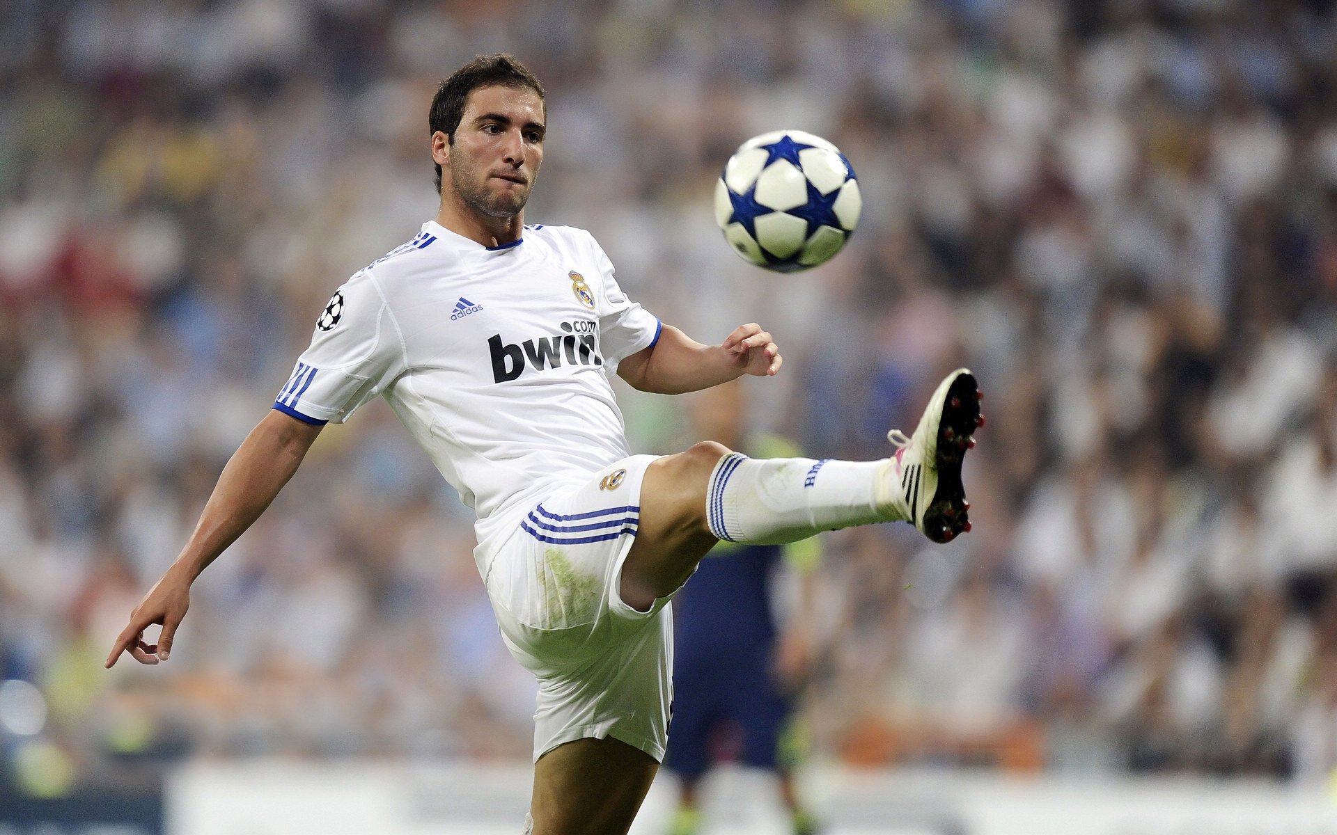 开云体育官网登入-“西甲焦点战：明星对决引爆全场热情”，西甲大牌球星