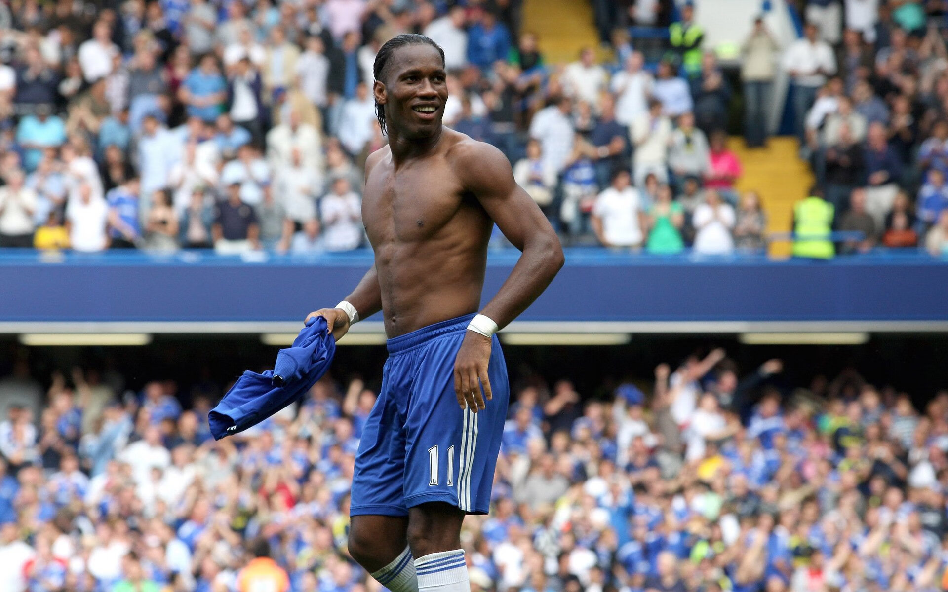 曼联豪掷巨资引进新锋线，目标争夺联赛冠军，曼联新款